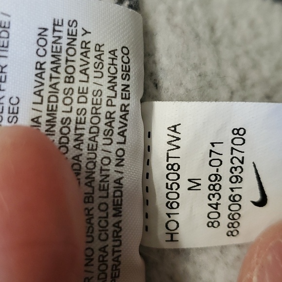 NIKE GRAY ZIPPER HOODIE. size medium.  One‎ small hole where the string c… - Picture 11 of 12